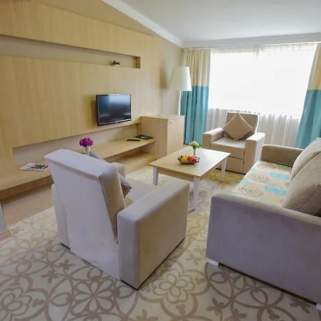 Izgrev & Aquapark Hotel