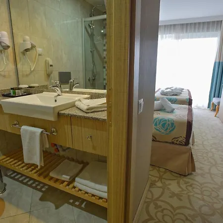 Izgrev & Aquapark Hotel
