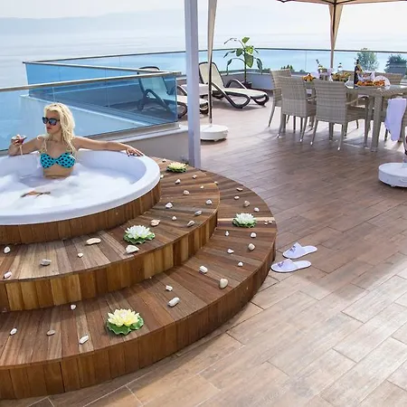 Izgrev & Aquapark Hotel 5*